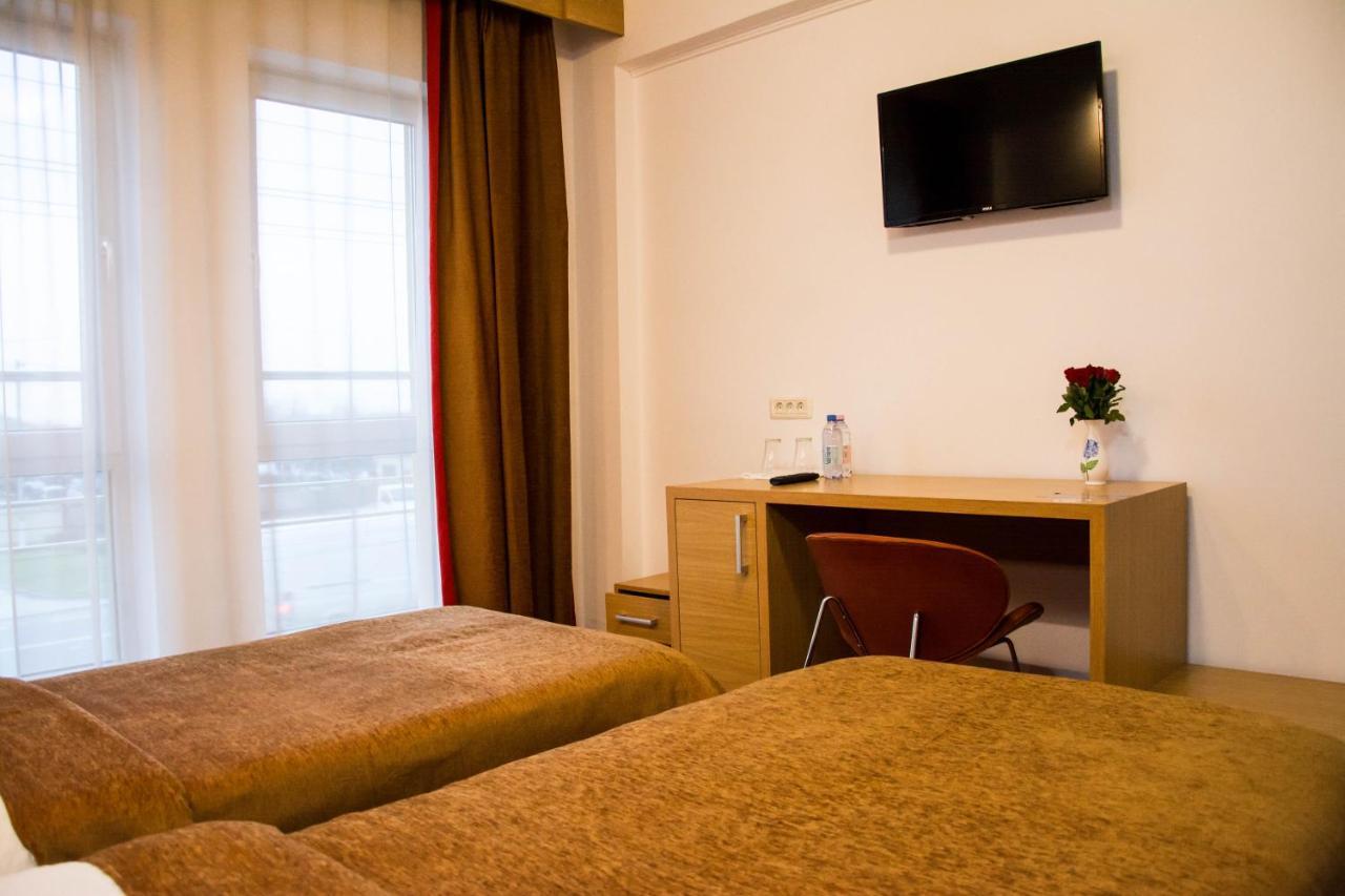 Hotel Riga Арад Экстерьер фото